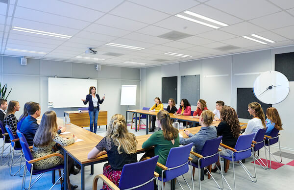 Mobiele oplossing hybride trainingen voor Aristo