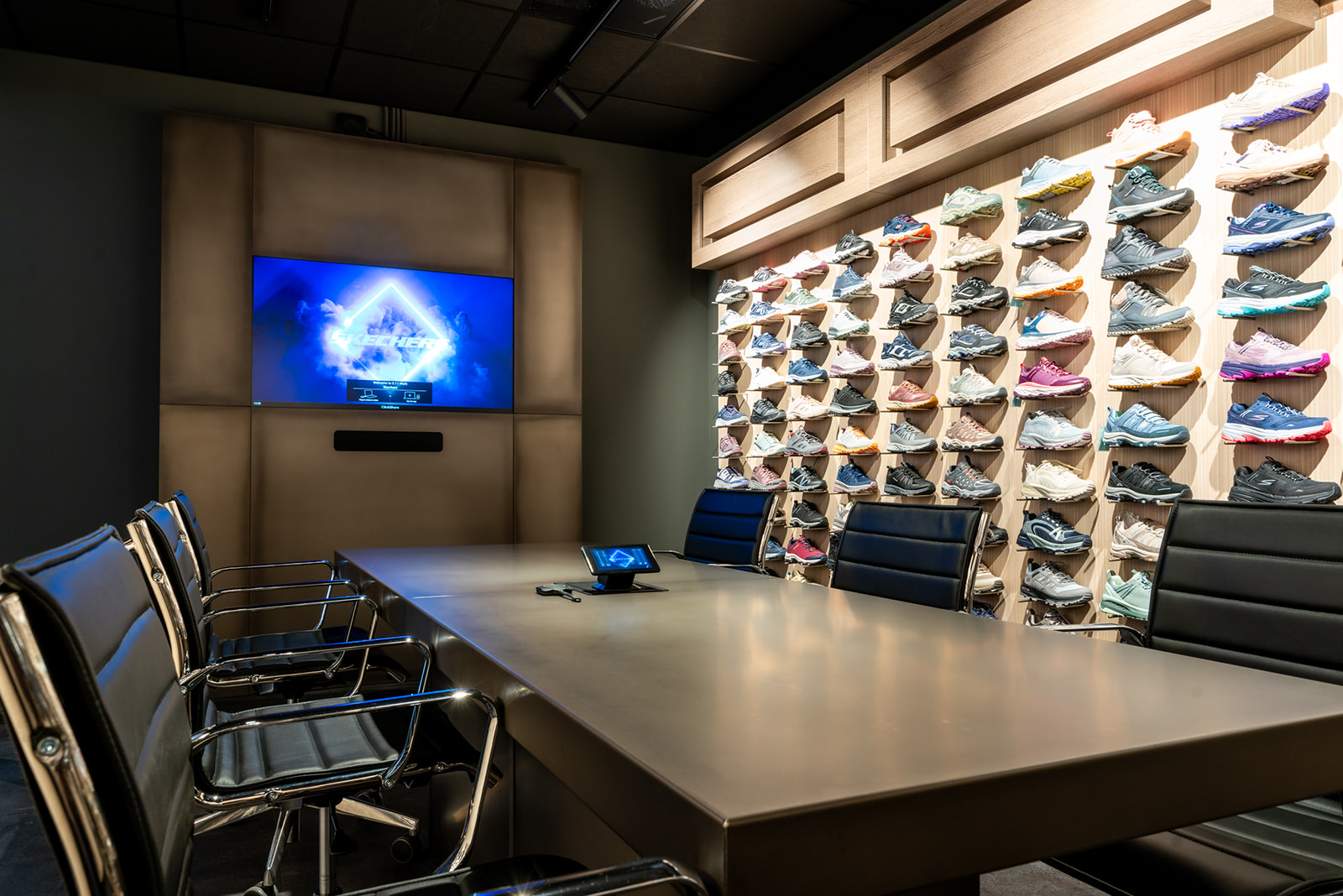 Audiovisuele inrichting voor de showrooms van Skechers